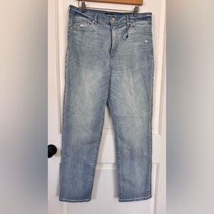 Express Super High Waisted Modern Straight Jeans in a light wash. Size 14R